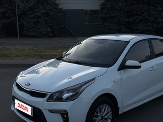 2020 Kia Rio IV, белый, 1150000 рублей, вид 3