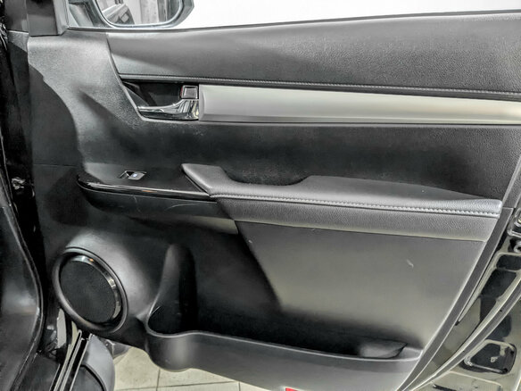 2017 Toyota Hilux VIII, чёрный, 3575000 рублей - вид 22