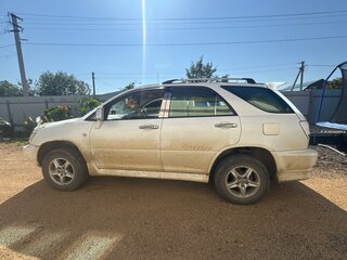 2002 Toyota Harrier I (XU10) Рестайлинг, белый, 800000 рублей, вид 4