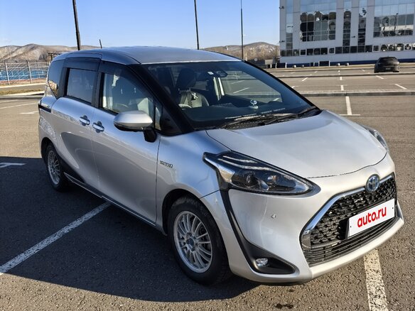 2018 Toyota Sienta II, серый, 1500000 рублей - вид 2