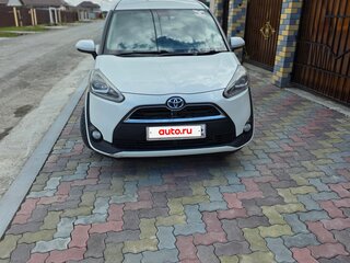 2015 Toyota Sienta I Рестайлинг 2, белый, 1450000 рублей, вид 1