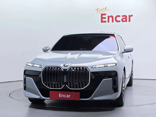 2026 BMW 7 серии 740 xDrive VII (G70) Рестайлинг, голубой, 16770000 рублей, вид 3