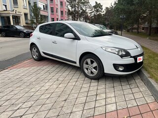 2013 Renault Megane III Рестайлинг, белый, 630000 рублей, вид 3