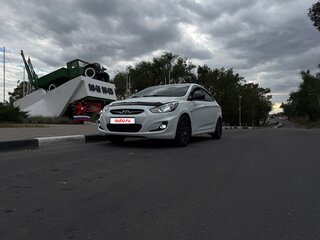 2013 Hyundai Solaris I, белый, 850000 рублей, вид 2