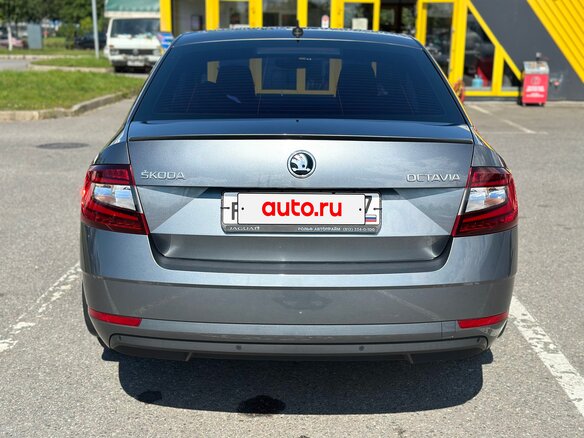 2017 Skoda Octavia III (A7) Рестайлинг, серый, 1750000 рублей - вид 4