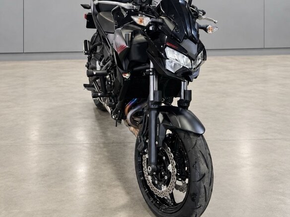 2021 Kawasaki Z 650, чёрный, 700000 рублей - вид 6