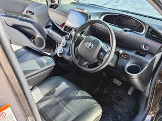 2018 Toyota Sienta II Рестайлинг, коричневый, 1300000 рублей, вид 3