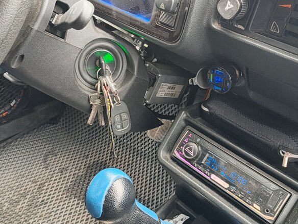 2004 Lada (ВАЗ) 2105, синий, 300000 рублей - вид 12
