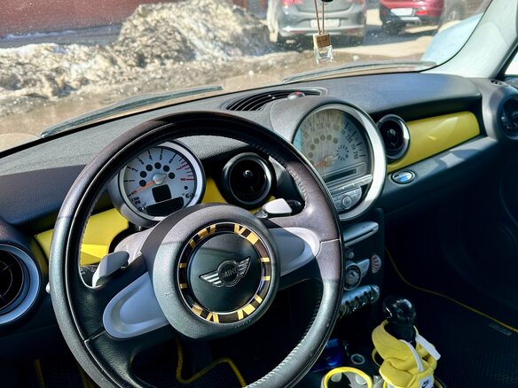 2007 Mini Hatch One II (R56), жёлтый, 800000 рублей - вид 8