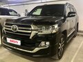2019 Toyota Land Cruiser 200 Series Рестайлинг 2, чёрный, 7600000 рублей - вид 2