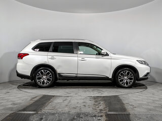 2017 Mitsubishi Outlander III Рестайлинг 2, белый, 1470000 рублей, вид 4
