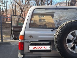 1996 Toyota Land Cruiser 80 Series Рестайлинг, серебристый, 2500000 рублей, вид 3