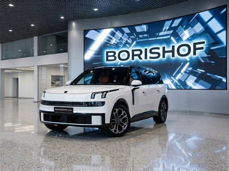 Lynk & Co 900