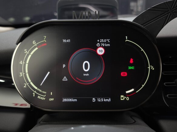 2022 Mini Hatch Cooper III (F55/F56) Рестайлинг 2, чёрный, 1726000 рублей - вид 7