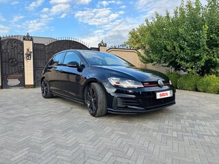 2018 Volkswagen Golf GTI VII Рестайлинг, чёрный, 2950000 рублей, вид 3