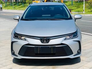 2022 Toyota Corolla XII (E210), серебристый, 1311000 рублей, вид 2
