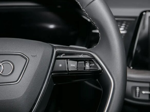 2026 Audi Q6 45 TFSI, чёрный - вид 13