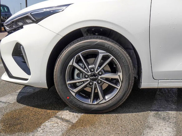 2026 Kia K3 II (China Market) Рестайлинг, белый, 2475000 рублей - вид 1