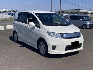 2016 Honda Freed Spike I Рестайлинг 2, белый, 813000 рублей, вид 3