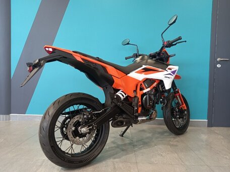 2026 KTM 390 SMC R, оранжевый, 749000 рублей, вид 5