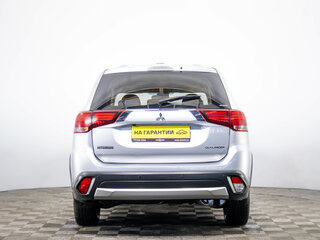 2017 Mitsubishi Outlander III Рестайлинг 2, серебристый, 1849000 рублей, вид 5