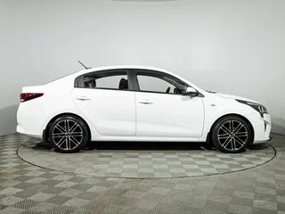 2021 Kia Rio IV Рестайлинг, белый, 1670000 рублей, вид 4