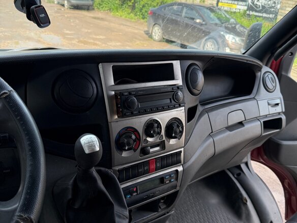 2012 Iveco Daily, красный, 2100000 рублей - вид 2