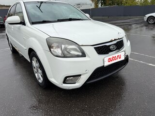 2011 Kia Rio II Рестайлинг, белый, 400000 рублей, вид 3
