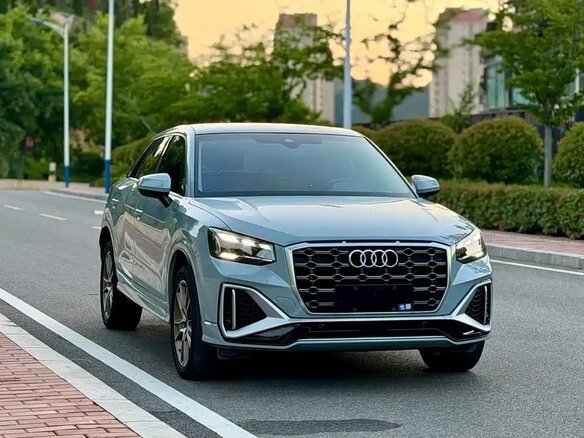 2022 Audi Q2 35 TFSI I Рестайлинг, серый - вид 1