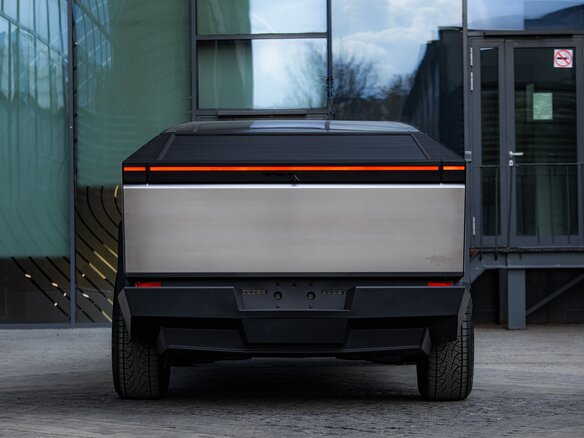 2026 Tesla Cybertruck Cyberbeast, серебристый - вид 10
