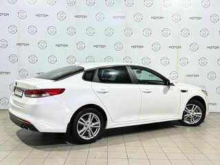 2017 Kia Optima IV, белый, 1690000 рублей, вид 4