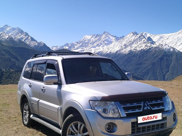 2011 Mitsubishi Pajero IV Рестайлинг 1, серый, 1750000 рублей - вид 3