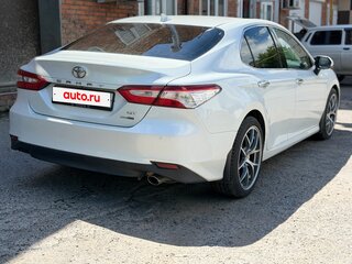 2019 Toyota Camry VIII (XV70), белый, 2848000 рублей, вид 4