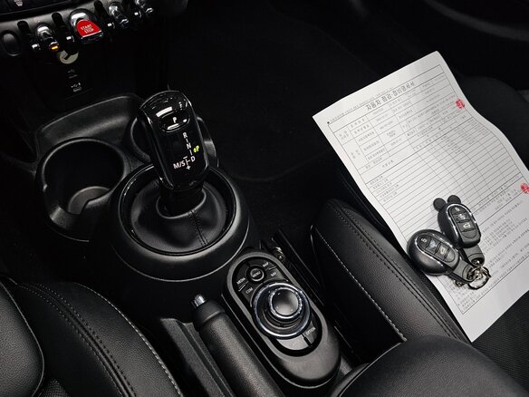2022 Mini Hatch Cooper III (F55/F56) Рестайлинг 2, чёрный, 1795000 рублей - вид 8