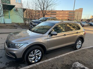 2021 Volkswagen Tiguan II Рестайлинг, коричневый, 2900000 рублей, вид 3