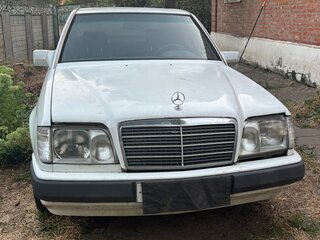 1992 Mercedes-Benz E-Класс 220 I (W124), белый, 225000 рублей, вид 3