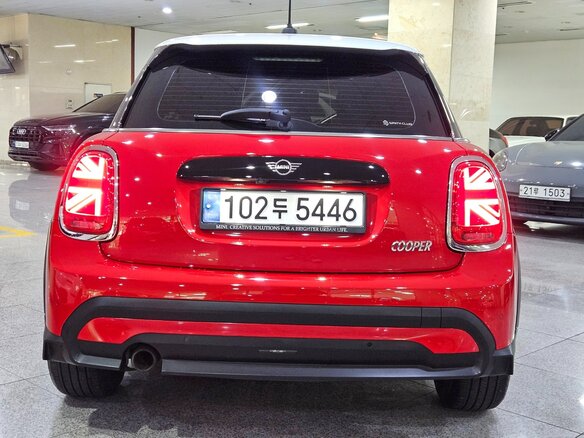 2022 Mini Hatch Cooper III (F55/F56) Рестайлинг 2, красный, 1784000 рублей - вид 2