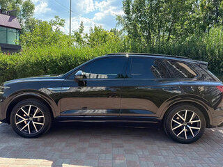 2021 Volkswagen Touareg III, чёрный, 5640000 рублей, вид 5