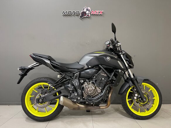 2018 Yamaha MT-07 (FZ-07), серый, 700000 рублей