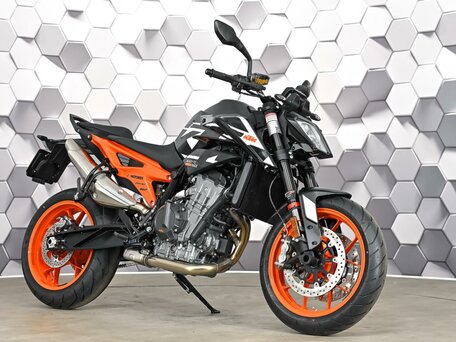 2023 KTM 890 Duke GP, чёрный, 899000 рублей, вид 1