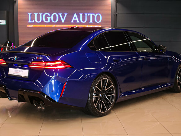 2024 BMW M5 VII (G90), синий, 18799000 рублей - вид 3