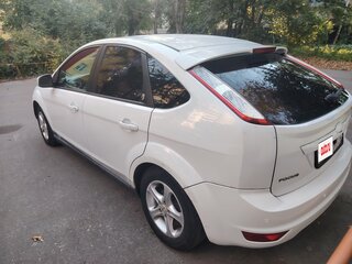 2008 Ford Focus II Рестайлинг, белый, 400000 рублей, вид 3