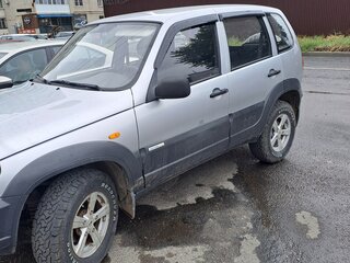 2011 Chevrolet Niva I Рестайлинг, серебристый, 490000 рублей, вид 5