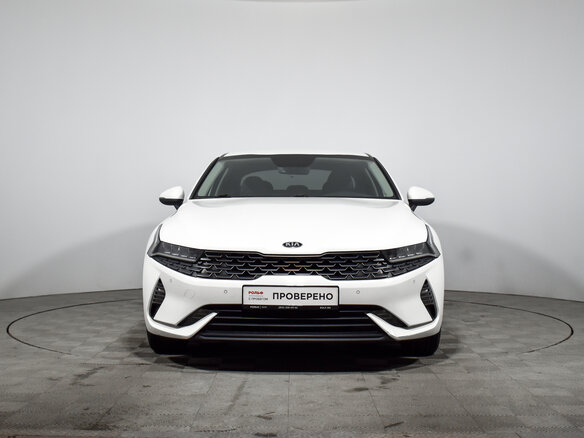 2020 Kia K5 III, белый - вид 1
