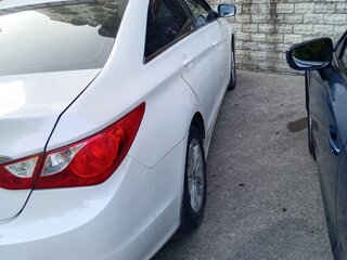 2011 Hyundai Sonata VI (YF), жёлтый, 700000 рублей, вид 3
