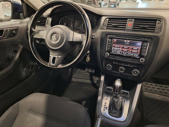 2012 Volkswagen Jetta VI, синий, 1150000 рублей - вид 17