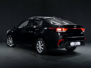 2020 Kia Rio IV, чёрный, 1299999 рублей, вид 5