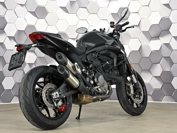 2022 Ducati Monster 937, чёрный, 879000 рублей - вид 6