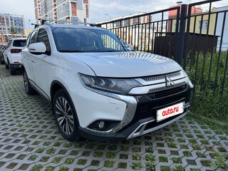 2019 Mitsubishi Outlander III Рестайлинг 3, белый, 1900000 рублей, вид 1