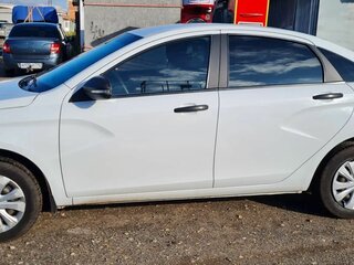 2024 Lada (ВАЗ) Vesta I Рестайлинг (NG), белый, 929000 рублей, вид 3